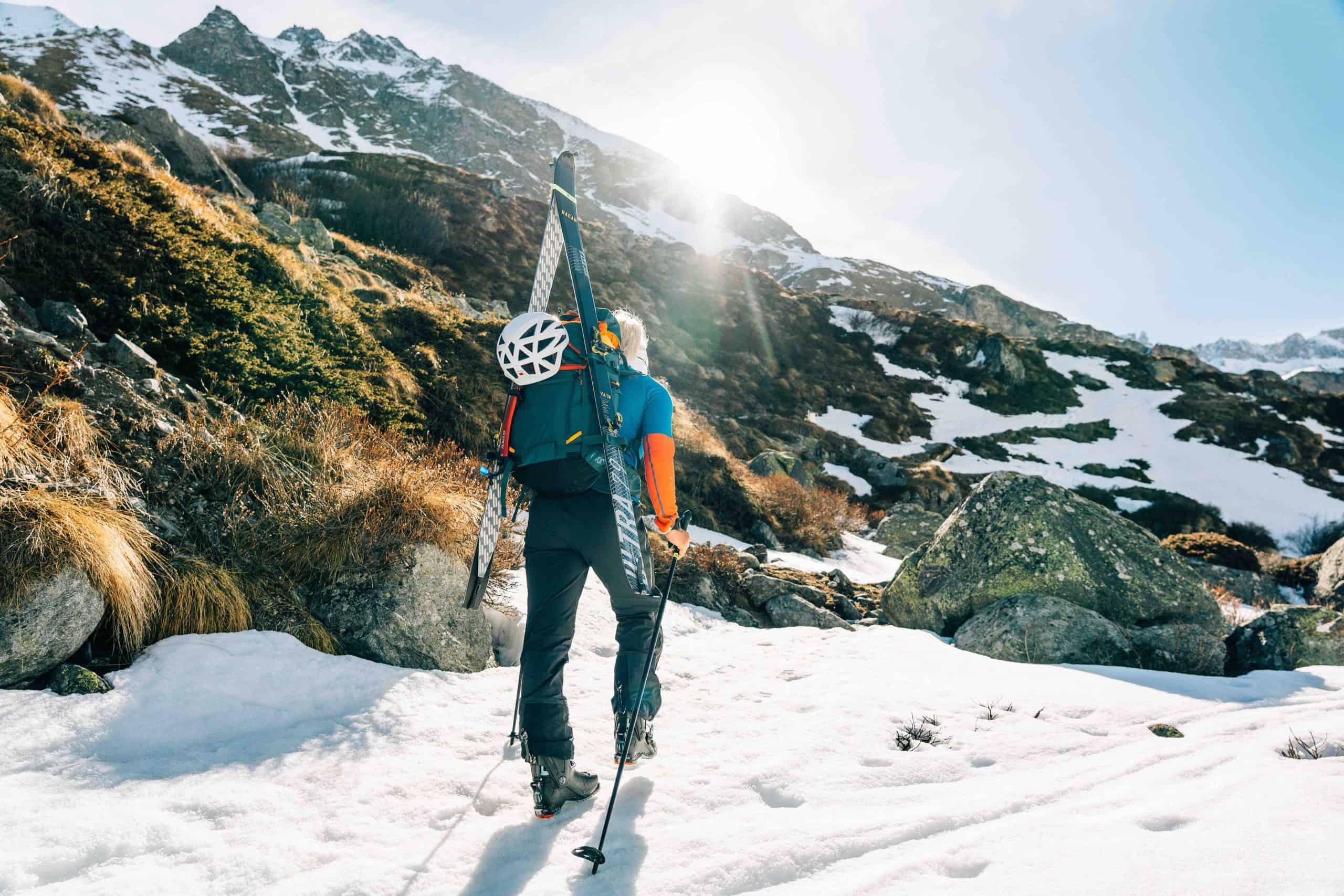 Die richtige Ausrüstung für die Skitour ist das A und O. Mit einem HAGAN Ski ULTRA 79, einem Helm, Rucksack, LVS Gerät usw. ist man perfekt ausgestattet für die nächste Skitour.