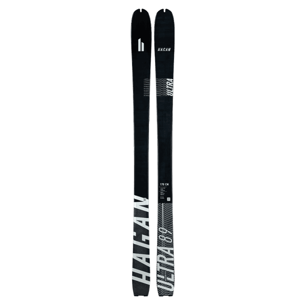 Der Ultra 89 von HAGAN ist ein leichter und aufstiegsorientierter Tourenski, der aufgrund seiner Mittelbreite im Powder für Spaß sorgt.