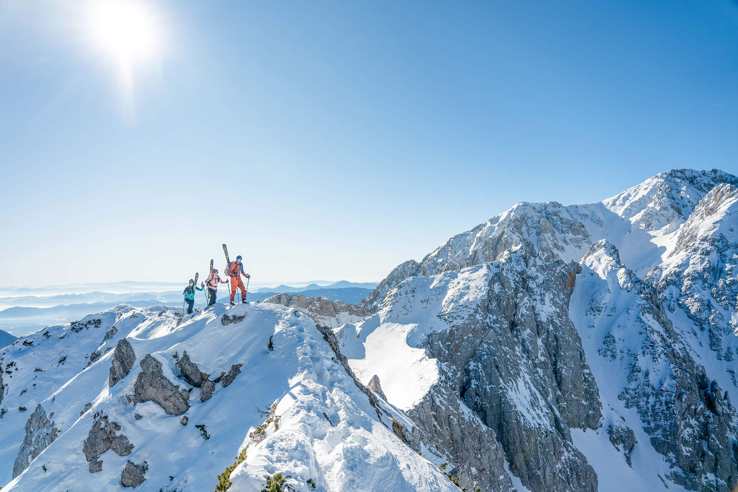 Gemeinsam mit staatlich ausgebildete Bergführer geht es gemeinsam zu Skitouren rund um Österreichs bekanntesten Gipfel.