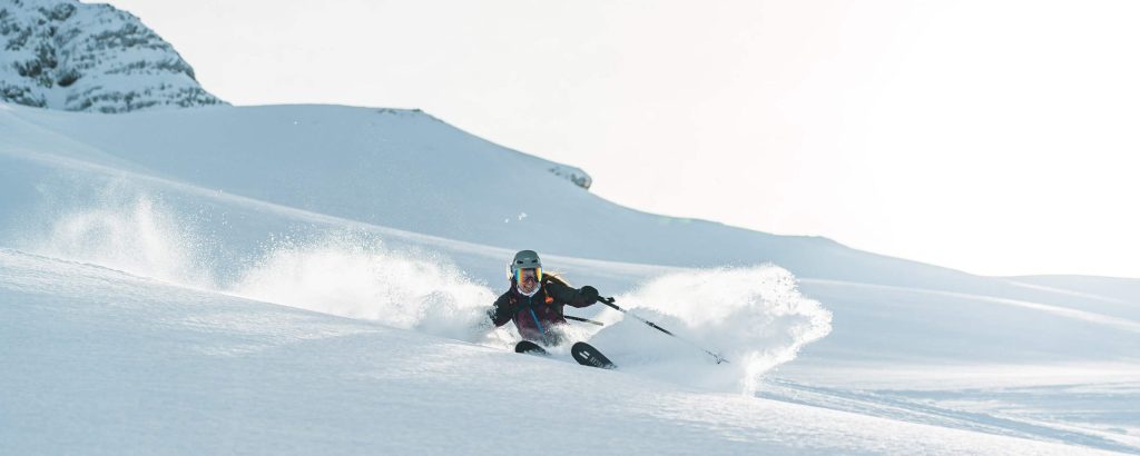 Feinster Tiefschnee in Sella Nivea. Mit HAGAN Ski ist hier eine entspannte Abfahrt garantiert.