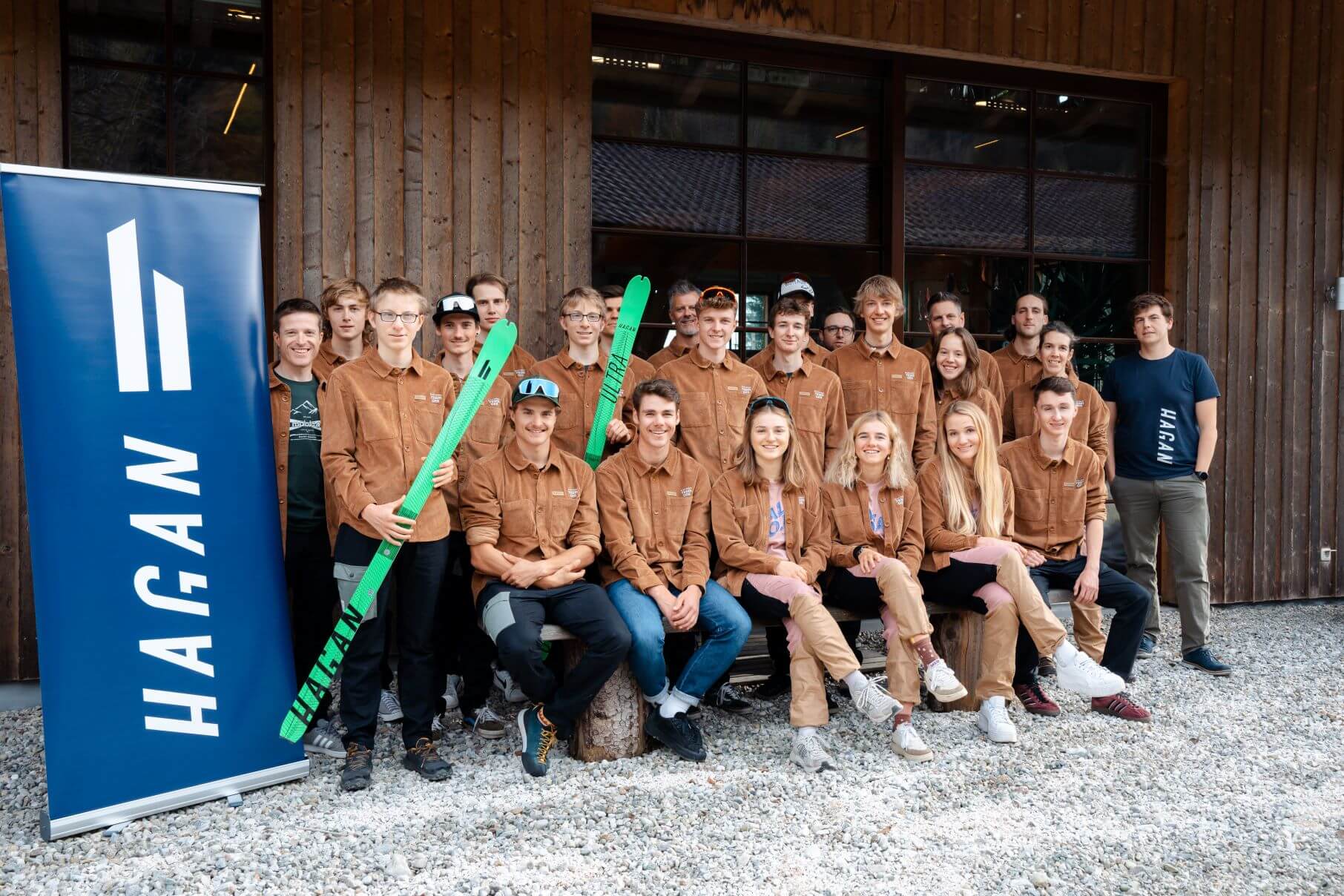 HAGAN Ski unterstützt die Hatt Zwillinge vom Deutschen Nationalteam. Am Bild Florian Kollros-Farthofer mit dem deutschen Nationalteam.