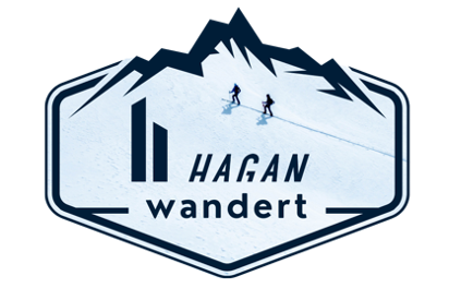 HAGAN Ski wandert mit HAGAN Persönlichkeiten und spricht über das Leben, die Berge und das Skitourengehen. Im Logo sieht man Berge, zwei Tourenskigeher und das HAGAN Logo.