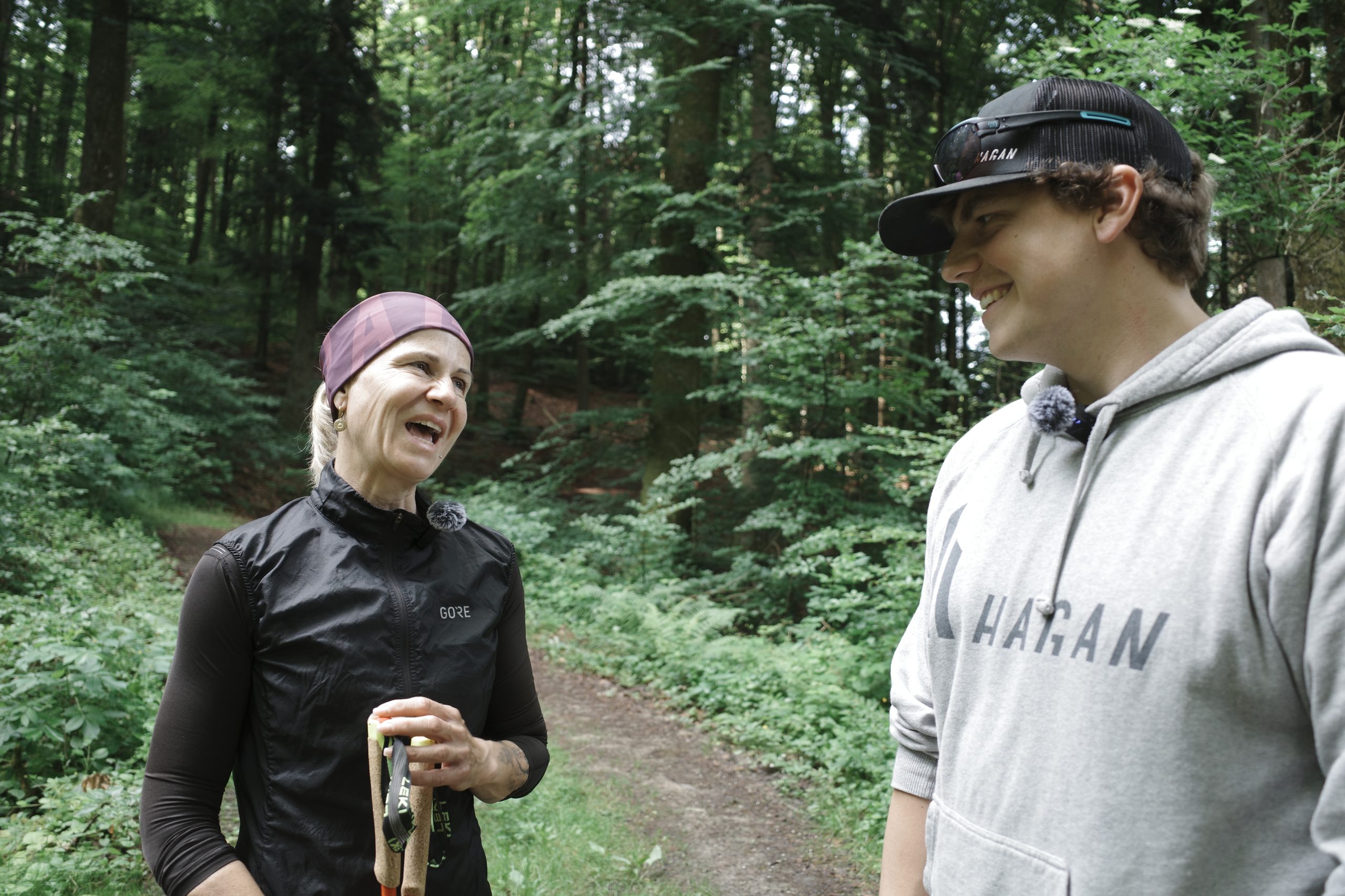 Die Läuferin und Fitnesstrainerin Tina Fischl im Interview mit Geschäftsführer der HAGAN Ski GesmbH Florian Kollros-Farthofer.